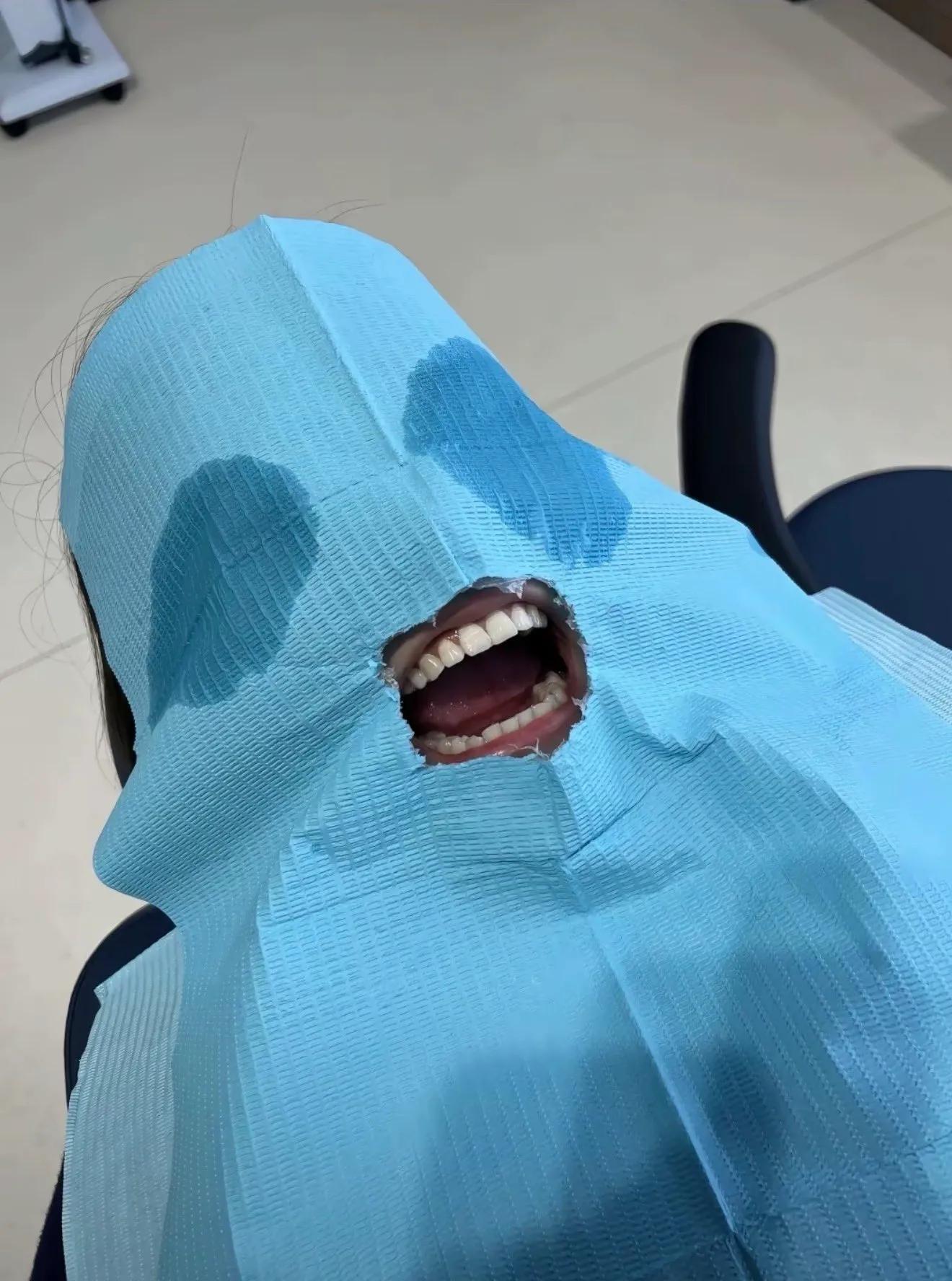 "자 환자분 아프면 말하세요~"